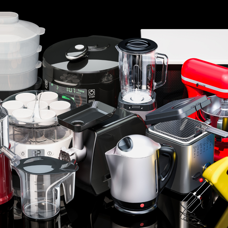 Bild zeigt eine Auswahl an kleinen Küchengeräten und Elektrokleingeräten, ideal für verschiedene Küchenaufgaben und platzsparende Lösungen.