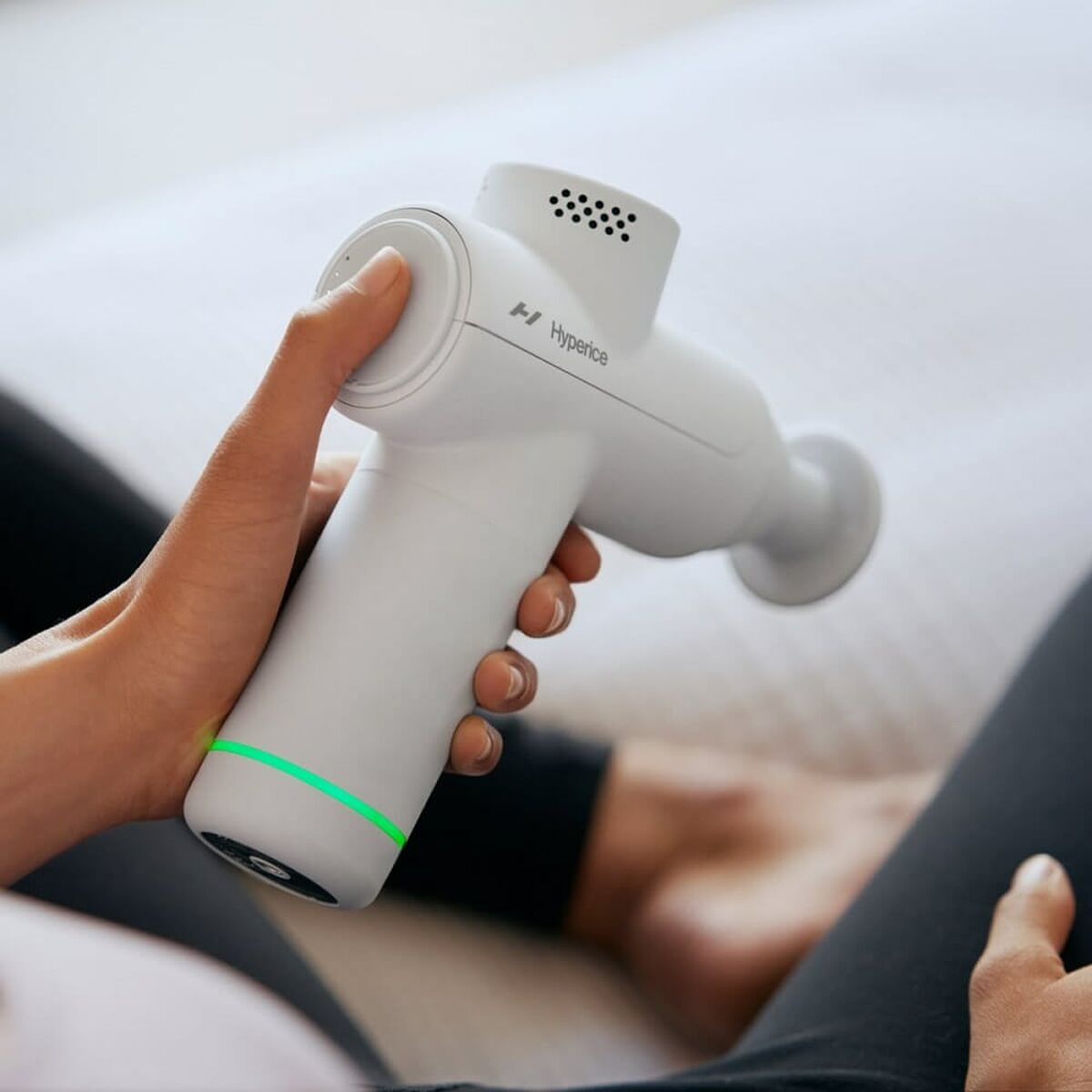 Wiederaufladbares Handmassagegerät Hyperice Hypervolt Go 2.0 Weiß 40 W - CA International  