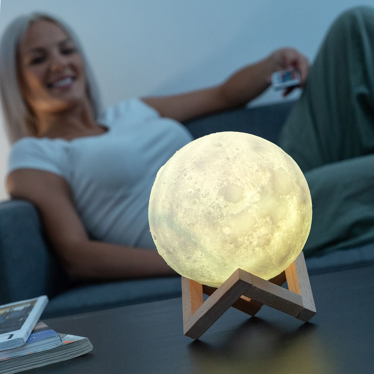 Wiederaufladbare LED Lampe Mond Moondy InnovaGoods - CA International  