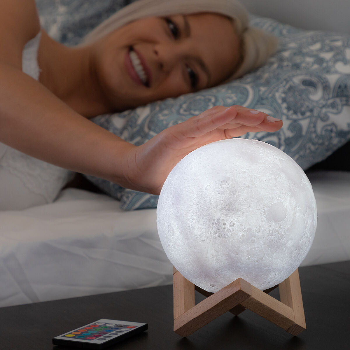 Wiederaufladbare LED Lampe Mond Moondy InnovaGoods - CA International 