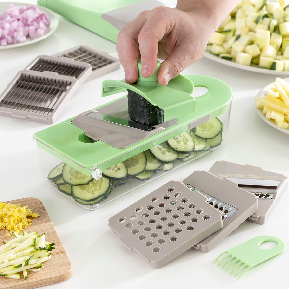 7 in 1 vegetable cutter, grater and mandolin with recipes and accessories Choppie Expert InnovaGoods - CA International   #