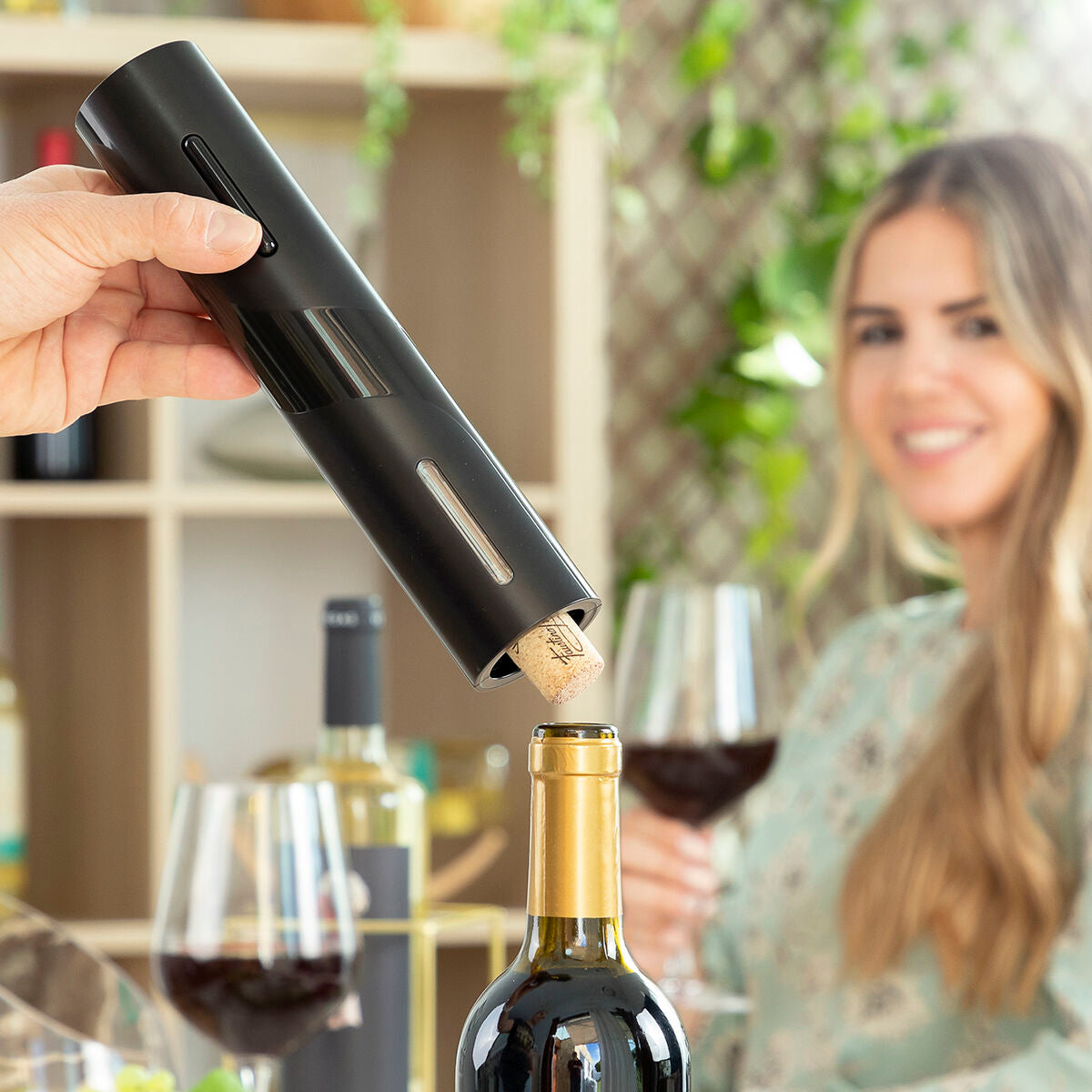 Electric Corkscrew with Accessories for Wine Corking InnovaGoods-CA International