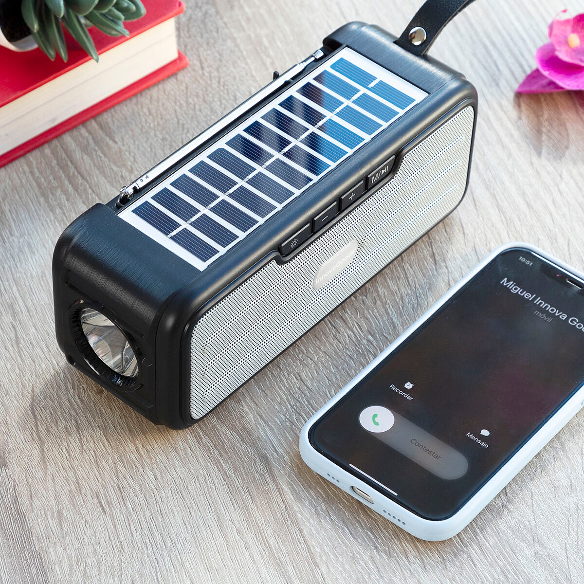 Kabelloser Lautsprecher mit Solarzellen und LED-Taschenlampe Sunker InnovaGoods - CA International  