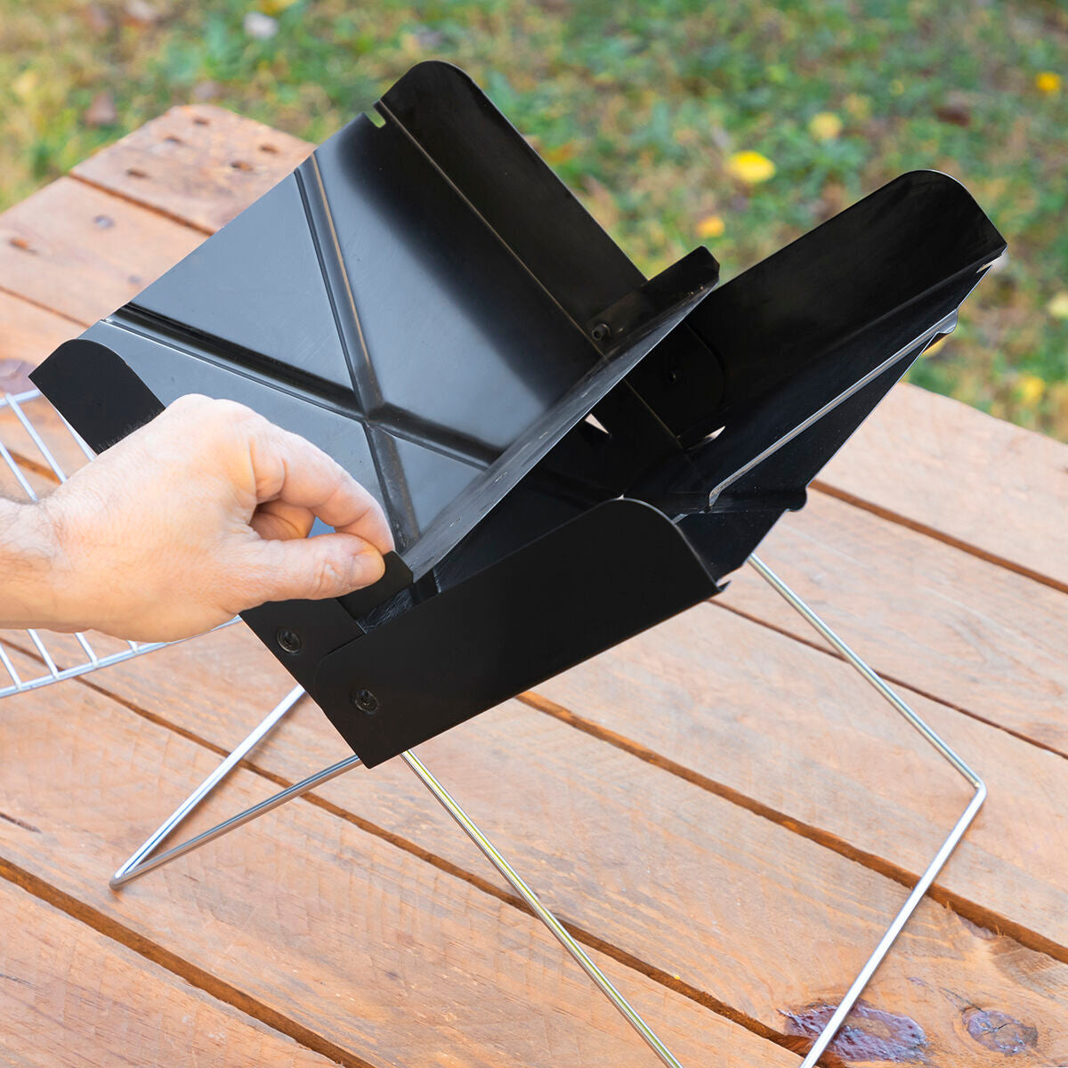 Tragbarer klappbarer Mini-Holzkohlegrill Foldecue InnovaGoods - CA International 