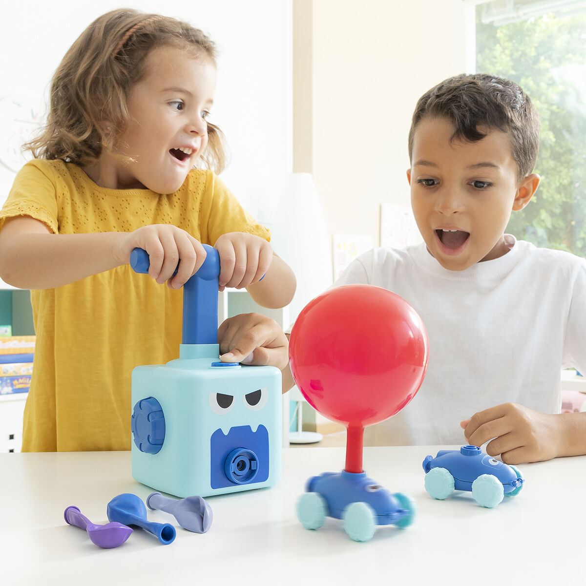 2-in-1 Car and Balloon Launcher Toy Coyloon InnovaGoods - CA International   #