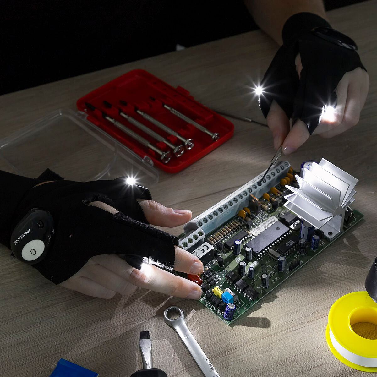 LED-Licht-Handschuhe Gleds InnovaGoods 2 Stück - CA International  